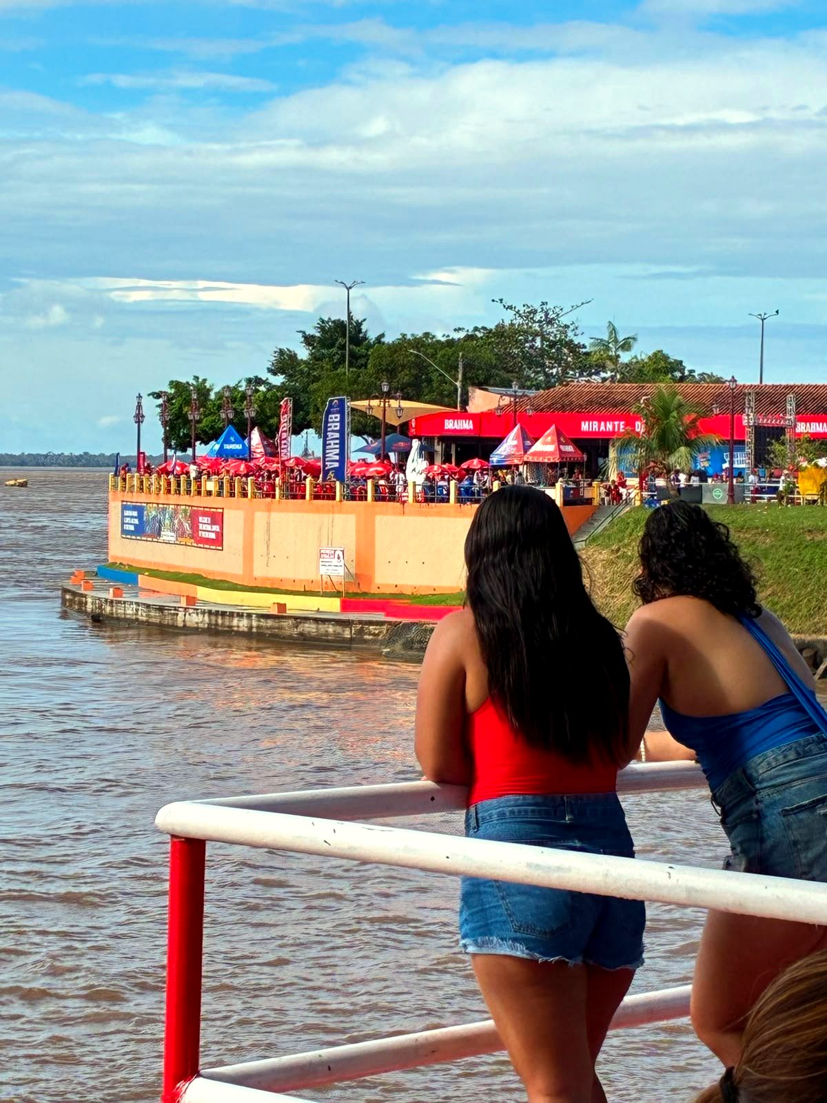 Orla de Parintins às margens do rio Amazonas